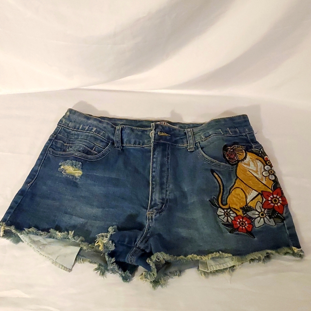 Shorts Embroidered Tiger Cat Flowers Jean Denim Shorts Raw Hem Cut Off 1st Kiss